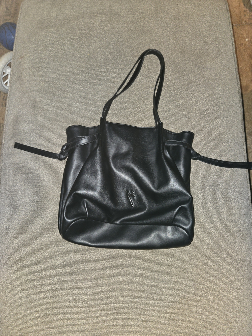 Vera Wang Black Leather Shoulder Tote